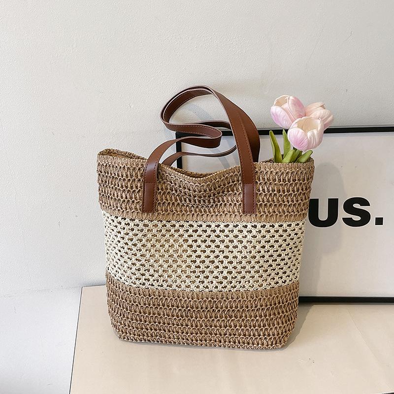 

Повседневная плетеная сумка большой вместимости женская контрастная полосатая соломенная сумка лето нишевая новая сумка подмышку премиальная сумка через плечо without pendant хаки