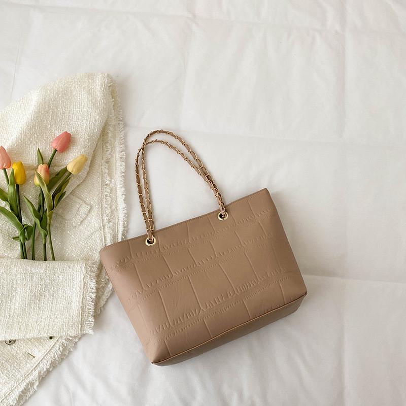 Trendy Street Style Casual Tote Bag Spring 2023 Fashionable Large Capacity Shoulder Bag