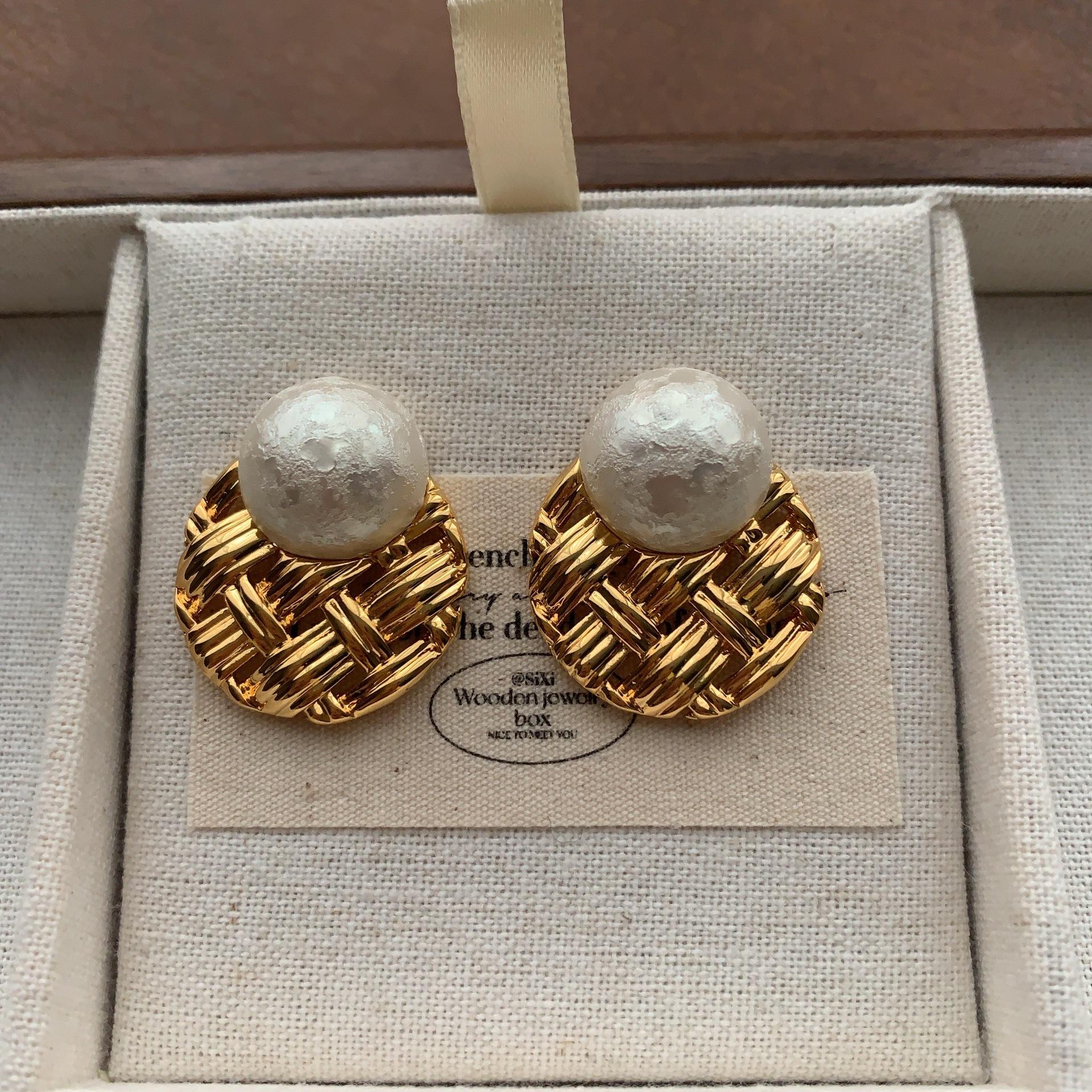 Round Braided Pearl Stud Earrings Vintage Textured French Elegant Three-dimensional Earrings
