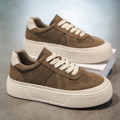 Neue Herren Freizeitschuhe mit vielseitiger Plateau-Sohle, dicken Sohlen und höhenverstellbaren Eigenschaften, aus Leder gefertigt.