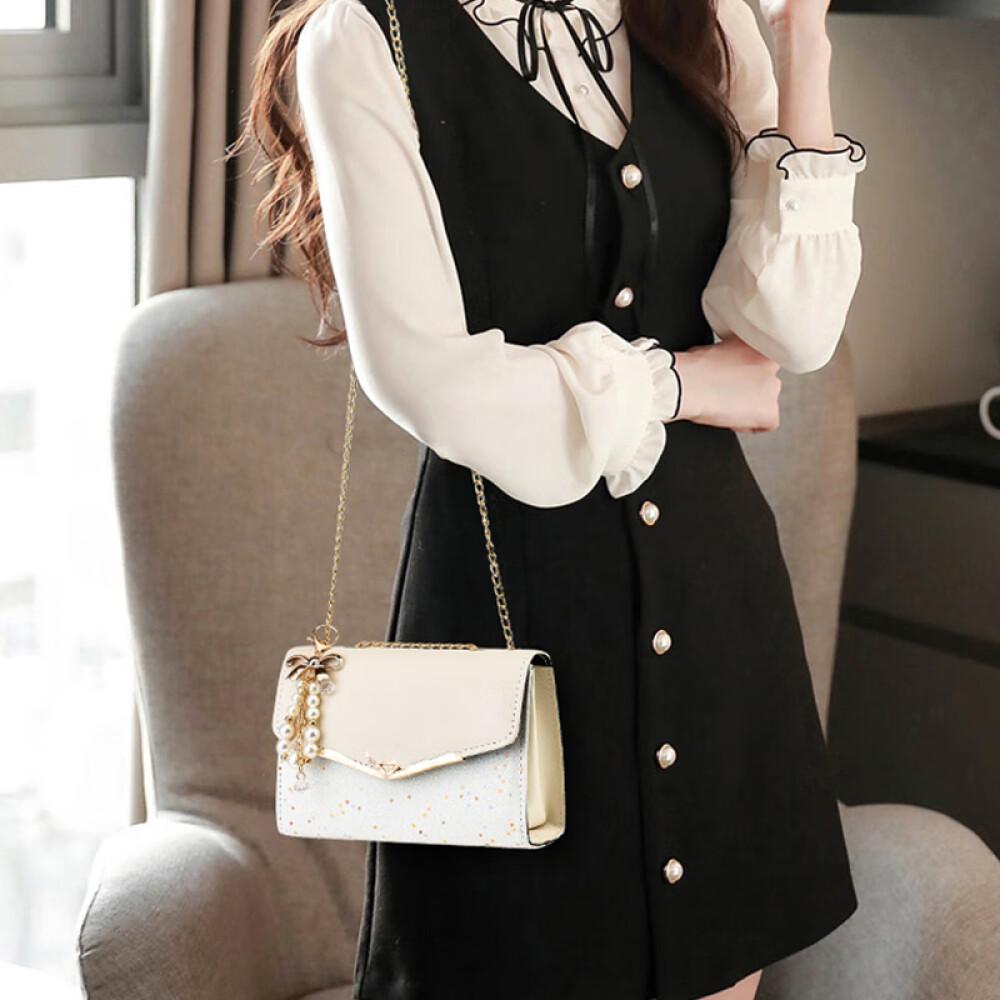 The New 2023 Light Luxury Chain Small Square Bag Shoulder Bag Women's Crossbody Bag Length 21cm High 14cm Wide 8cm
