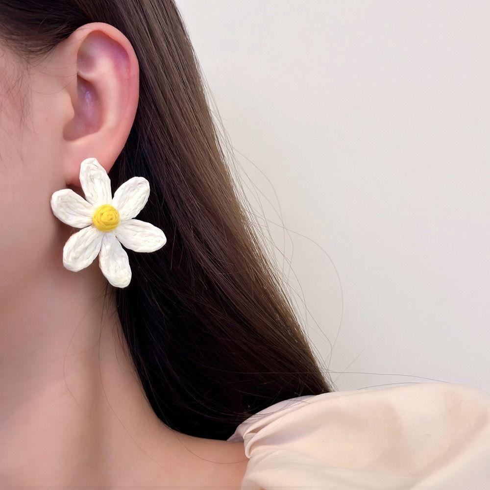 Raffia Sunflower Earrings Exaggerated Shape Flower Stud Earrings Sweet Weaved Ear Accessories Lady