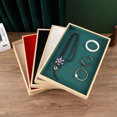 Creazione di gioielli e bijoux – Portagioie ed espositori per gioielli
