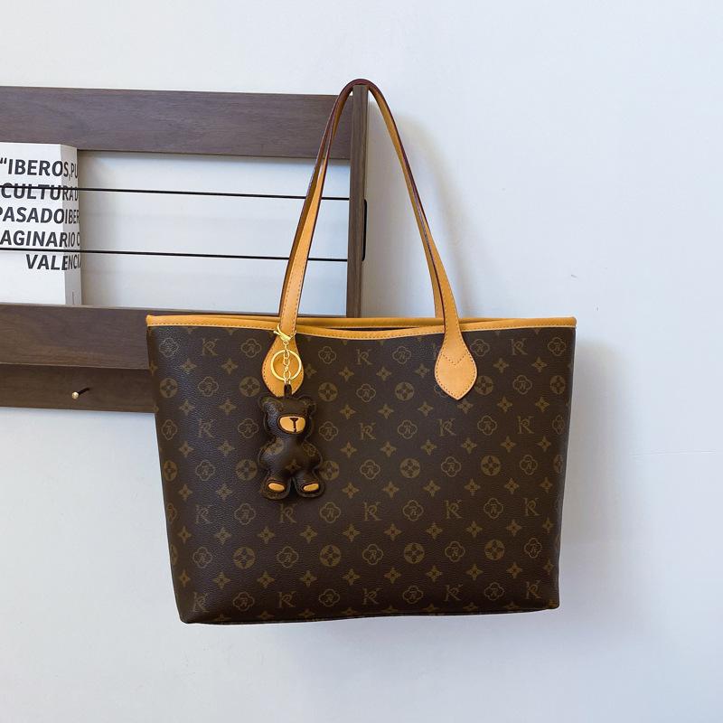 Tote bag summer new trendy high sense fashion large capacity portable shoulder bag niche commuter big bag women