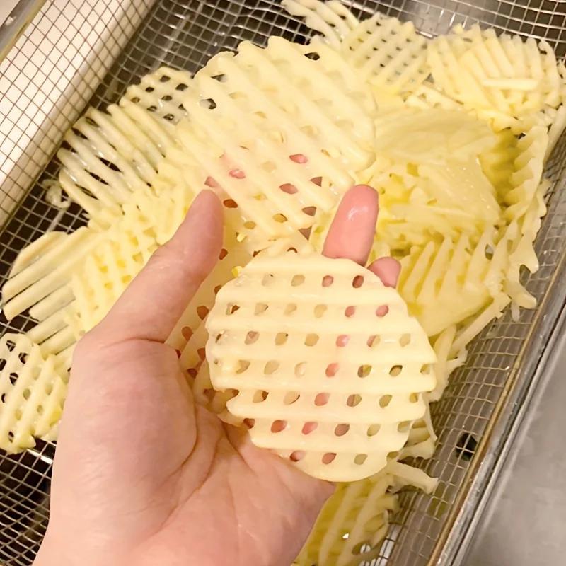 Damaly,Stainless Steel Waffle Slicer with A Natural Solid Wood Handle, Which Has Been Sanded, and There Is No Glue Bonding