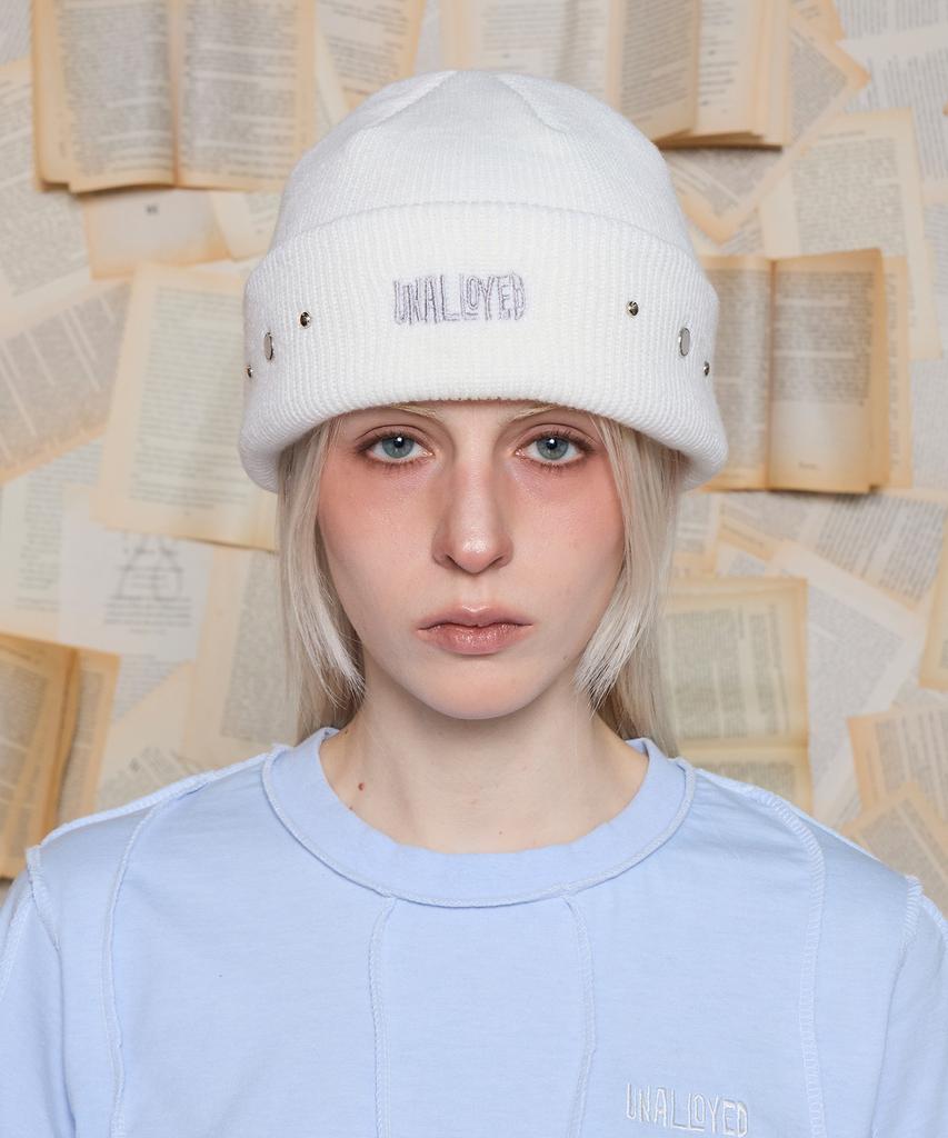 UNALLOYED Logo Studded Beanie / Ivory