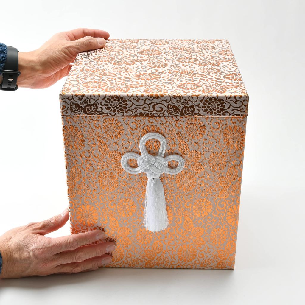 Setomono Honpo Urn, No-Nukinashi Box (Gold) [For 7-inch Urns] Width 24 X Depth 24 X Height 28cm