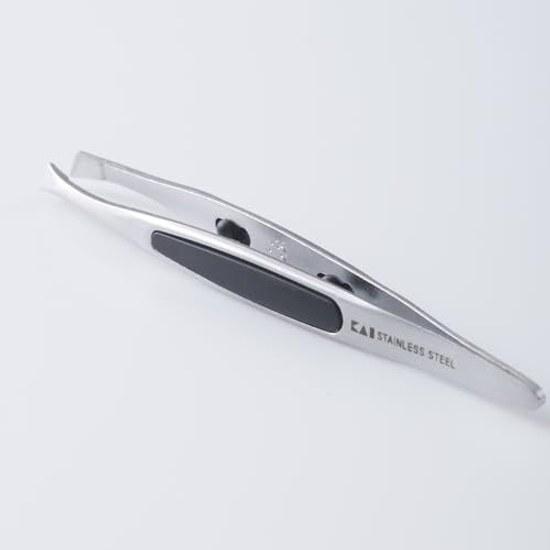 KAI Groom Tweezers Flat Tip Fine Hair Catching Non-Slip HC3021