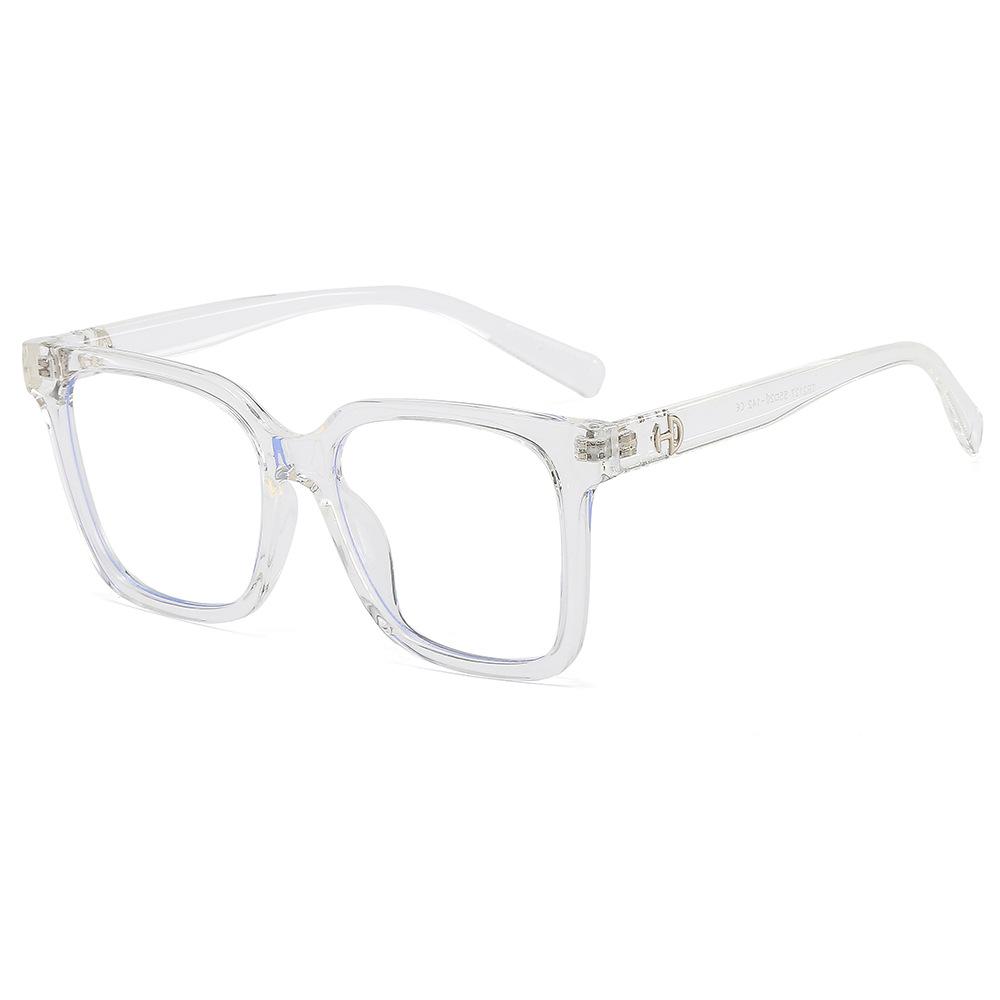 The new TR myopia frame in summer shows a small European and American style with a large frame of anti-blue glasses.