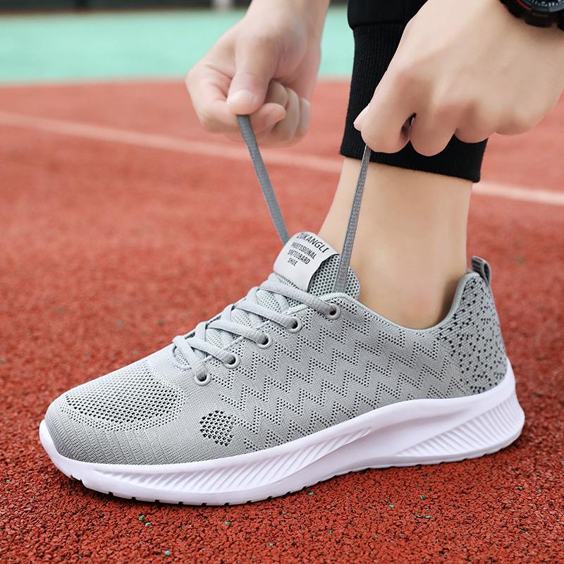 Oddychające siatkowe codzienne buty sportowe miękka podeszwa lekkie zimowe przyczepne buty do biegania buty z Jinjiang