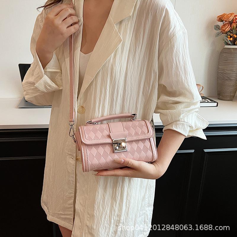 Korean version ins portable small bag women's 2025 new fashion niche diamond messenger bag to work commuter shoulder bag