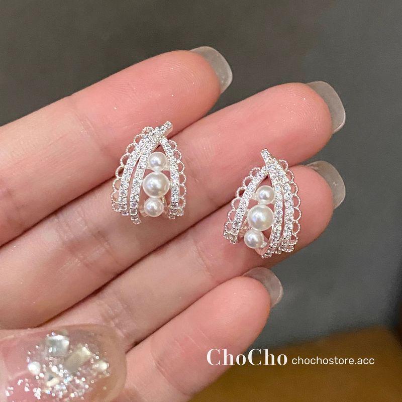 

Chocho/French Style Inlaid Zirconium Lace Pearl Earrings Accessible Luxury Refined Grace Fancy Retro Stud Earrings Earrings 925 silver needle (bright silver version)
