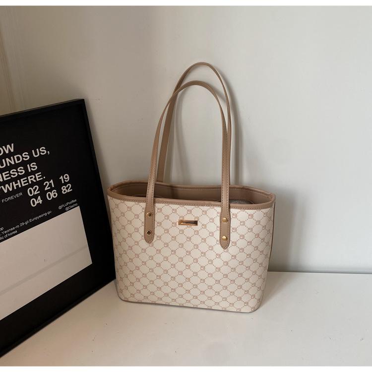 High-value tote bag women's 2025 summer new hand-carried commuter bag fashionable going out large-capacity shoulder bag