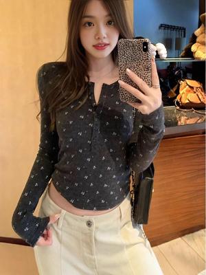 Cloudy Sweet Floral Slim-fit Henley Long-sleeve Women's Thermal Top for Autumn/Winter