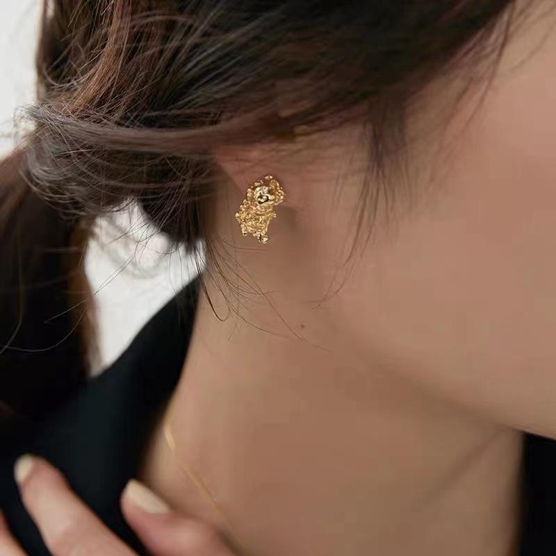 

European & American Pleated Gold Cold Style Retro Ball Stud Earrings золотой