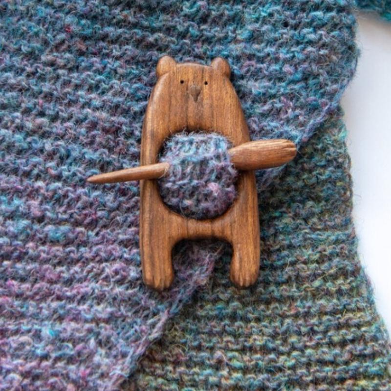 Schönes Design Holz Brosche Anstecknadel Verschiedene Tiere Schal Pin für Damen Mädchen Lustiger Schal Pin Schal Schnalle Clips Schmuck