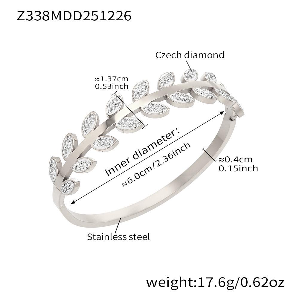 18K Gold-Plated Bracelet Set: Stainless Steel Heart, Flower & Zircon Details with Full Diamond Texture.
