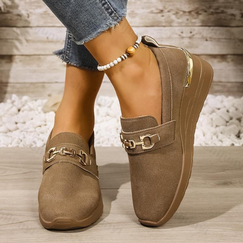 Fashion 2025 Autumn New Women's Retro Pointed Head Wedge Heel Casual Single Shoes Shallow Mouth Comfortable Metal Buckle Versatile Pumps