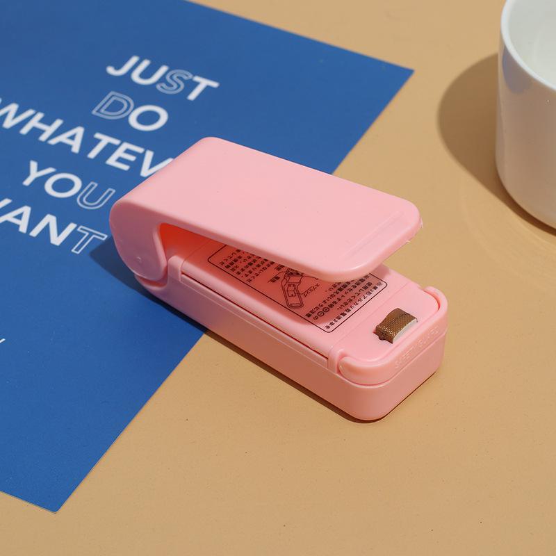 Portable Mini Snack Vacuum Sealer: Compact Plastic Bag Fresh-Keeping Machine