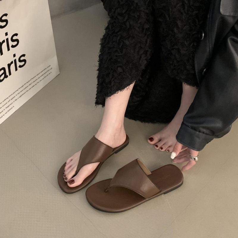 Popular 2025 women's summer round head flat bottom thick bottom comfortable foot flip-flops versatile slippers sandals