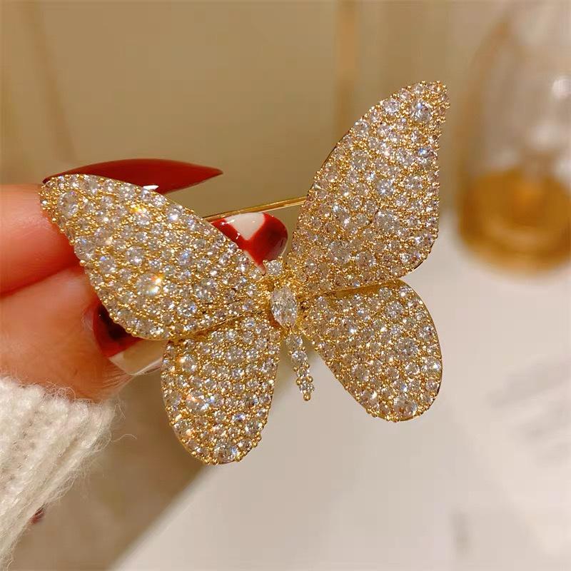 

Zircon Butterfly Brooch in Electroplated Gold for Women s Jackets & Coats золотой