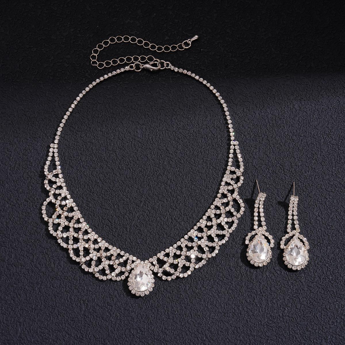 Two-piece set of diamond mesh, water drop pendant, necklace, niche retro item.