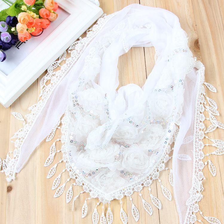 Damshawl, Höst- och vintersjalar, Triangulära sjalar, Broderade tofsar, Varma sjalar, Sidenhalsdukar och Huvuddukar