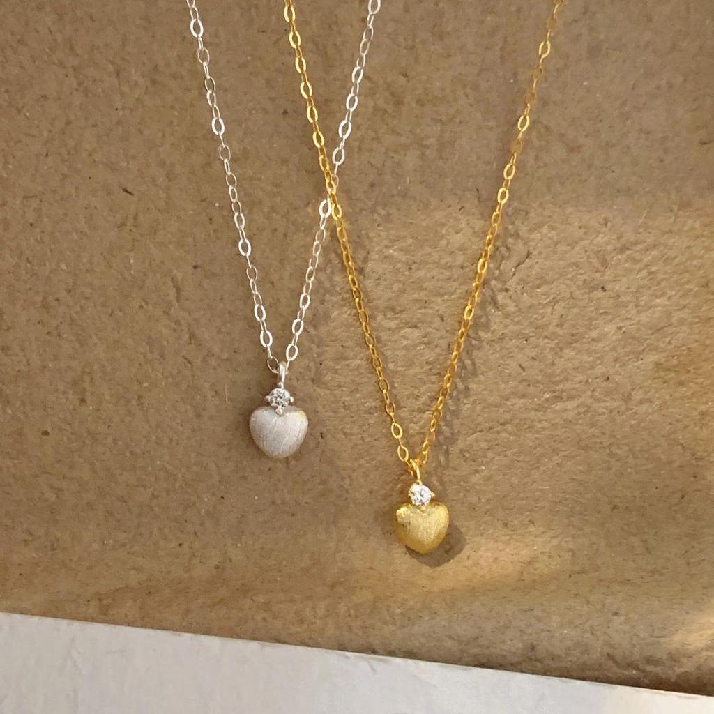 Elegant Heart Pendant Necklace for Women: Stylish, Versatile Clavicle Chain with a Simple, Exquisite Design