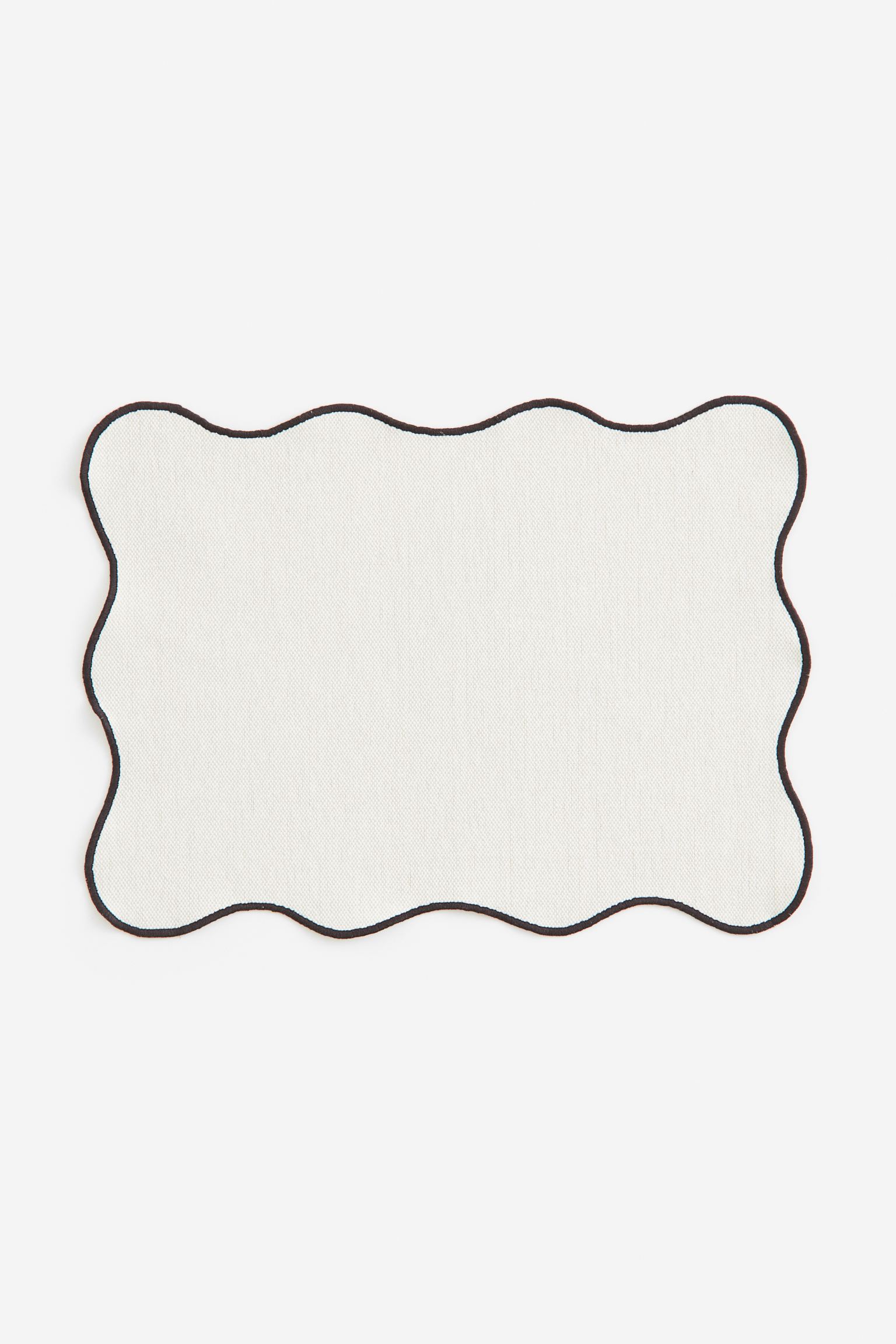 

Scallop-edged place mat