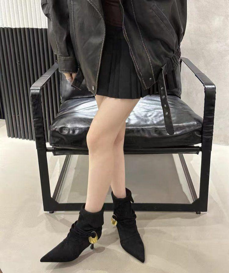 Koreanische Retro Spitzstiefel: Wildleder Stiletto Mid-Calf mit Metallschnalle, Herbst/Winter Kollektion 2025