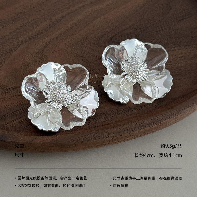 Cool and Transparent Three-dimensional Silver Flower Stud Earrings Double-layer Transparent Petals Stamen Niche Fairy Commuting Light Luxury Earrings