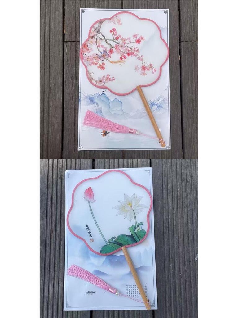 Children's Retro Style Round Hand Fan - Classical Chinese Design for Hanfu, Cheongsam, Catwalk, and Dance Performance