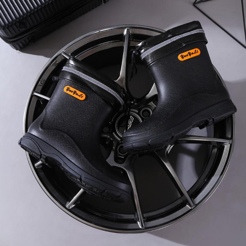 New Velvet Black Fashionable Water Shoes Fashionable, Men's Waterproof and Non-slip Car Wash Fishing Short Tube PVC Rain Shoes