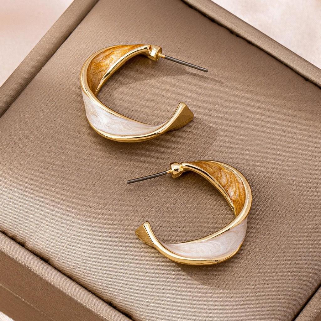 Elegant Spiral Twisted Hoop Earrings: Chic Light Luxury Personality Earrings for Women