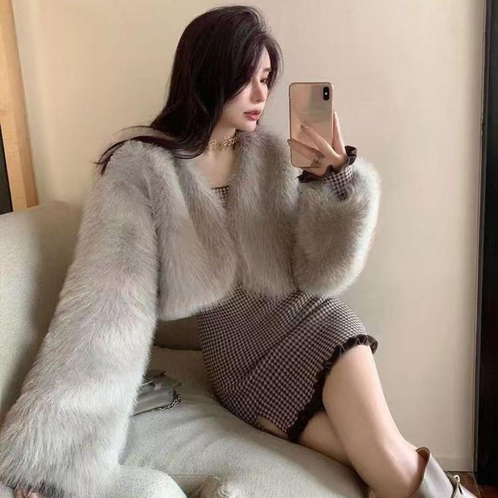 Winter Classic Temperament Lady Plush Short Coat Pure V-neck Casual Style Women's Fox Fur Coat