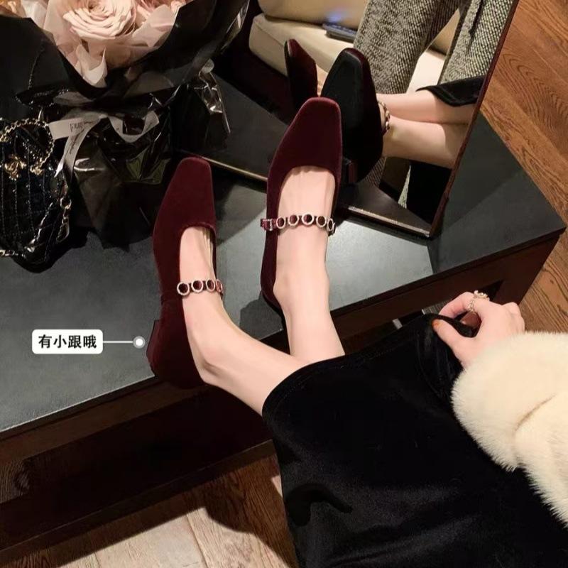 Damenschuhe mit eckiger Spitze, Frühling und Herbst 2025 neu, Samtoberfläche, niedriger Absatz, flache Sohle, leichter Ausschnitt, dicker Absatz, Temperament, Französische Mary Janes