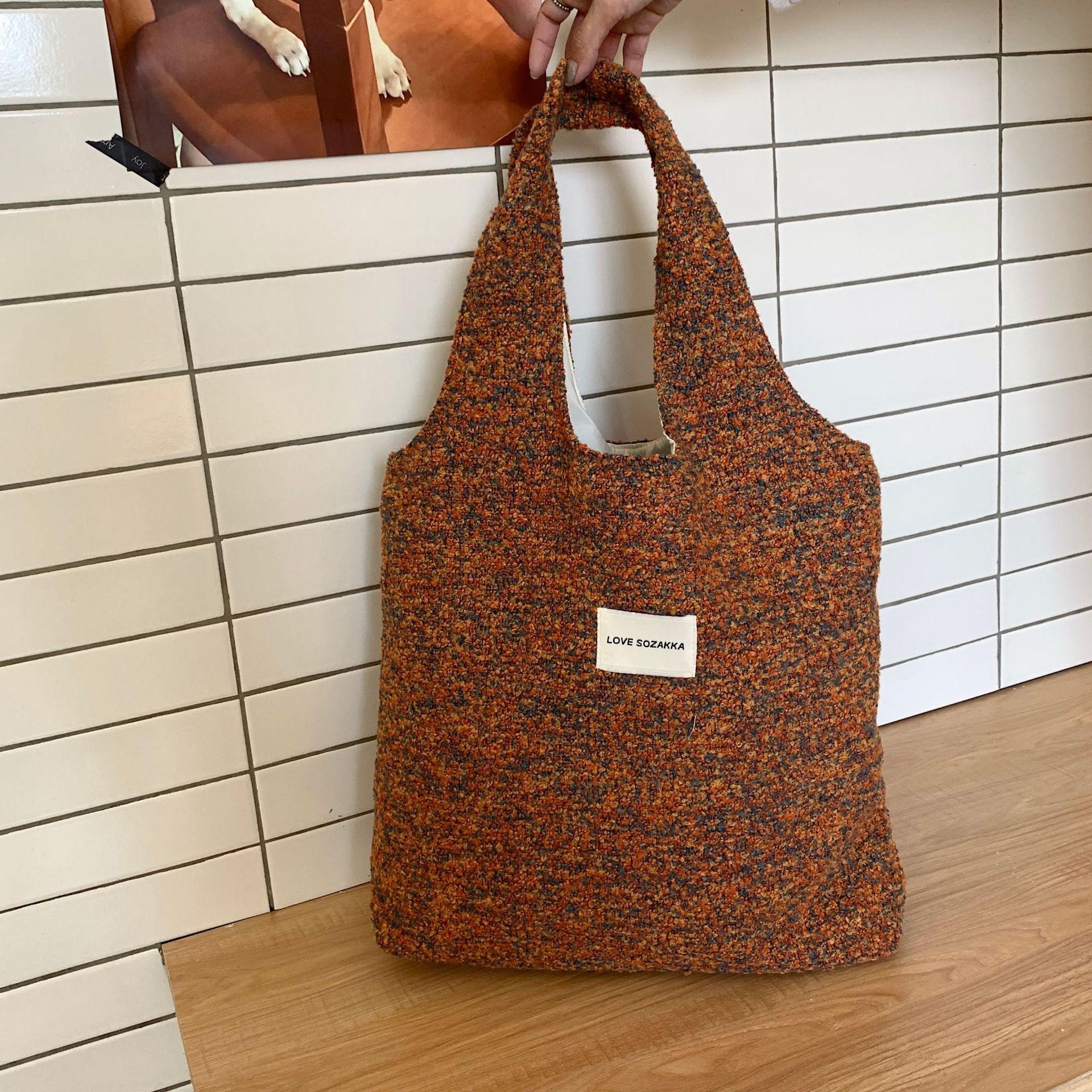 Женская универсальная шерстяная сумка на плечо с жилетом большой вместимости в стиле — фото 10