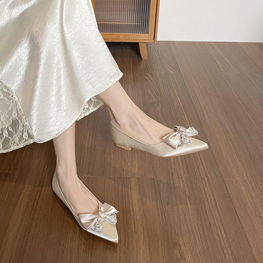 Weiwei Girl 201-2 pointed single shoes women's flat bottom shallow mouth spring and autumn 2025 new temperament versatile soft sole ladyshoes