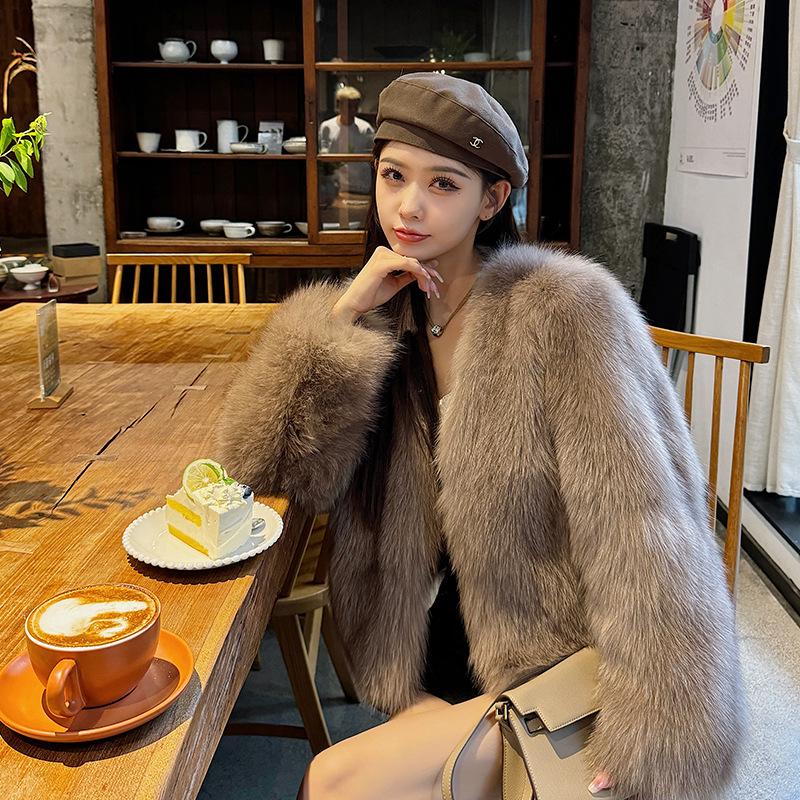 Women's 2024 Eco-friendly V-neck Fox Fur Winter Coat - Stylish, Short & Fashionable.
