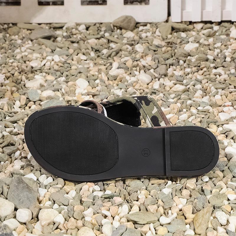 Módní maskáčové ploché sandály pro ženy nadměrné velikosti s měkkou podrážkou a kulatou špičkou, ležérní pantofle na léto 2025, lehké, pohodlné, protiskluzové žabky