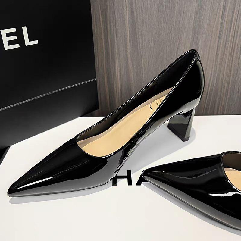 Fashion Autumn New Coarse Heel Shoes Women's Fashion Pointy Shallow Mouth Non-slip and Wear-resistant Slip-on High Heels