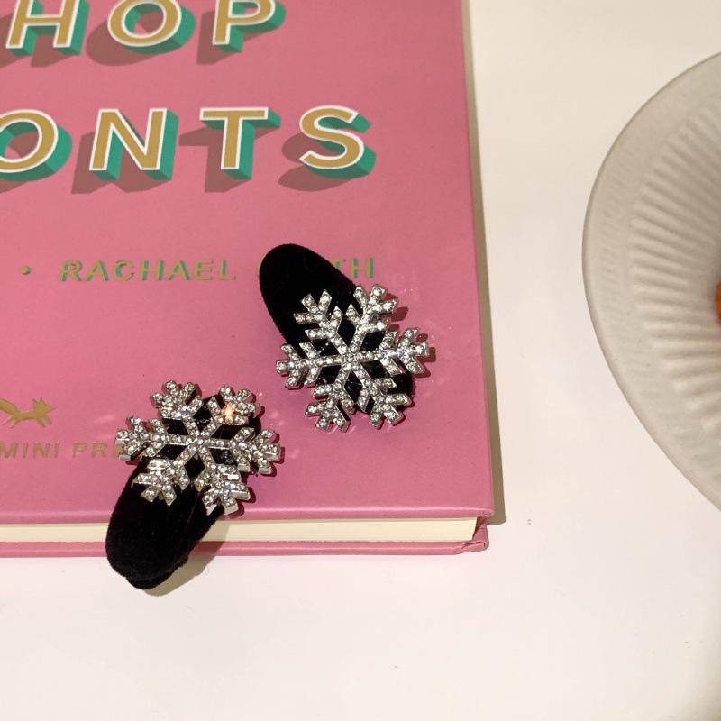 

2023 Hot Style Christmas Rhinestone Snowflake Hair Clip for Baby and Side Bangs - Autumn & Winter Hair Accessory