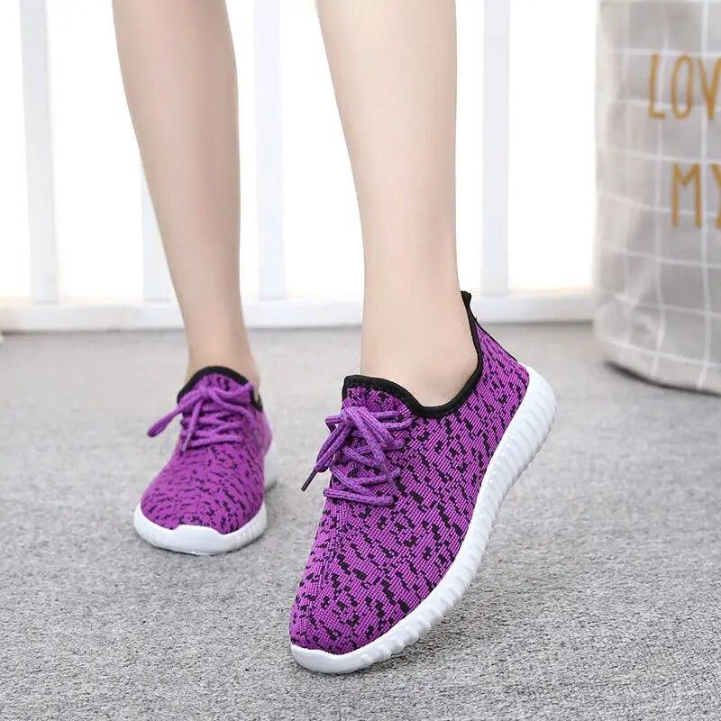 

Женская обувь, весенне-летняя новейшая прогулочная белая универсальная женская обувь, спортивные повседневные модные кроссовки на плоской подошве, нескользящая обувь для мам 36