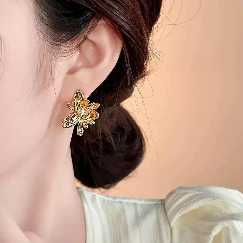 Medieval style metal fashion personality gold earrings retro diamond-encrusted flower fashion studs high-end earrings