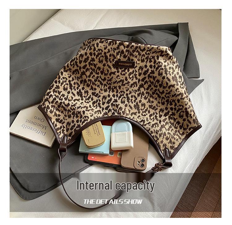 2024 Women's Versatile Leopard Print Large Capacity Crossbody Commuter Shoulder Bag