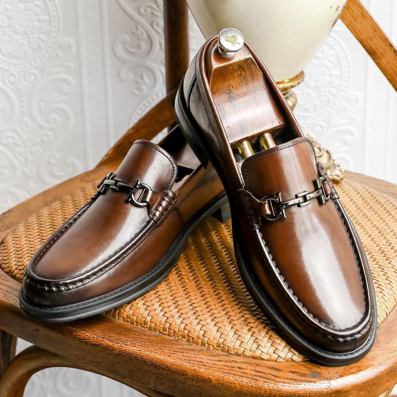 Professionelle Herrenschuhe Einpedal-Lederschuhe Metallschnalle Herren-Loafer Einfache Lederschuhe Erste Schicht Rindsleder Abendschuhe