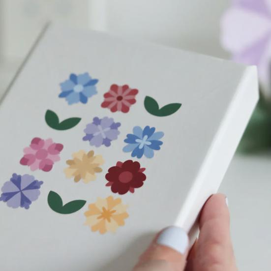 Calendrier de bureau floral 2026 Puzzle-Style Calendrier de bureau debout avec 12 Fleurs mensuelles épanouies pour Décor de table Maison École Bureau