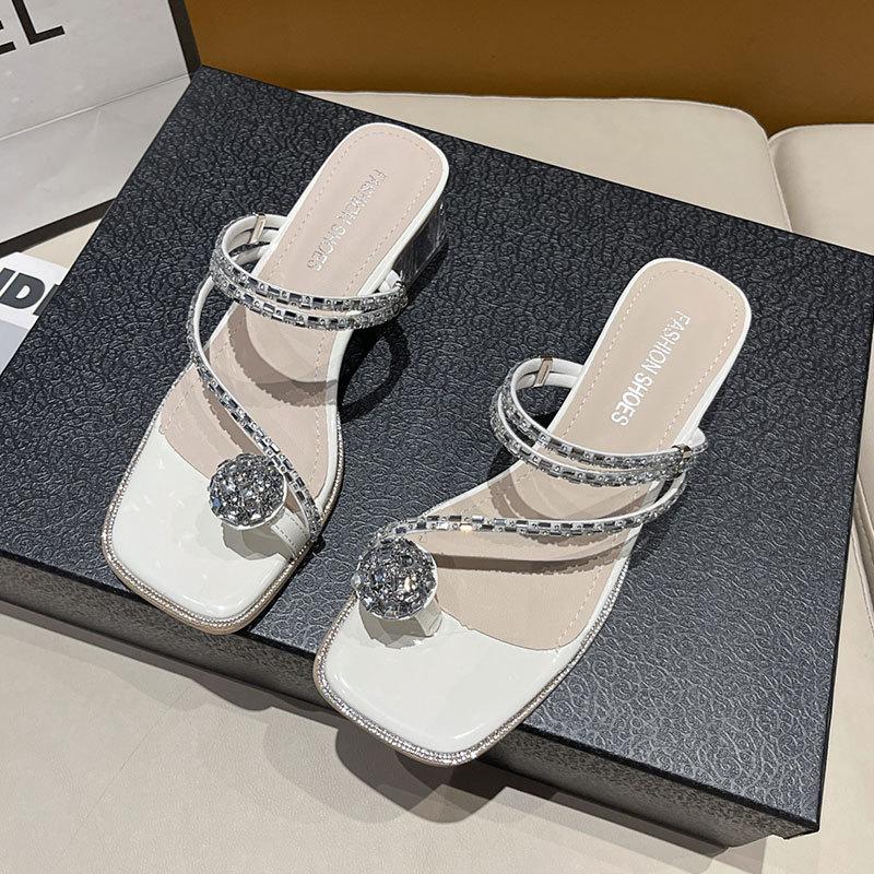 

Две женские сандалии, новинка лета 2025 года, модные тапочки со стразами на толстом каблуке с кристаллами и крутыми тапочками 40 бежевый