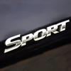 Emblema Cromato 3D "SPORT" - Adesivo Riflettente Metallico per Portiera Auto, Adatto per Styling e Decorazione del Veicolo, Emblema Sportivo per Auto|Emblema Moderno per Auto