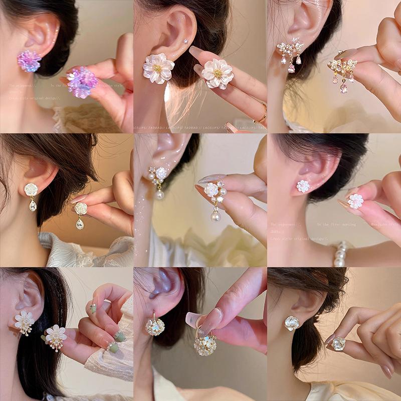 2025 Spring/Summer Floral Pearl Stud Earrings - Elegant Women's Light Luxury Edition